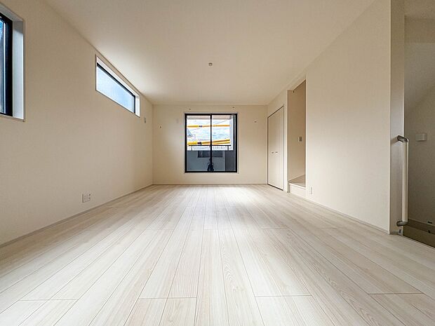 【LDK18帖】うららかな陽射しがどのお部屋にも降り注ぎますように、快適さを追求した間取設計。得難い立地環境での生活を恵みの豊かな永住の地へと変えてくれます。