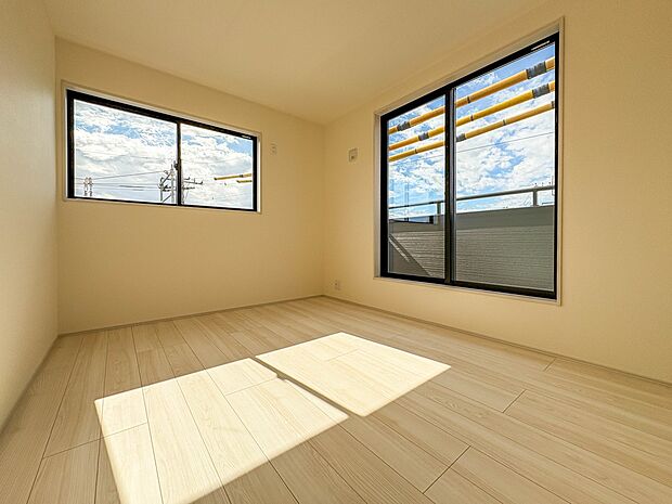 【寝室6帖】シンプルな内装はおしゃれのポイントです。シンプルは華美より飽きがこないからです。色や模様でおしゃれ感をだす。それがシンプルイズビューティーです。