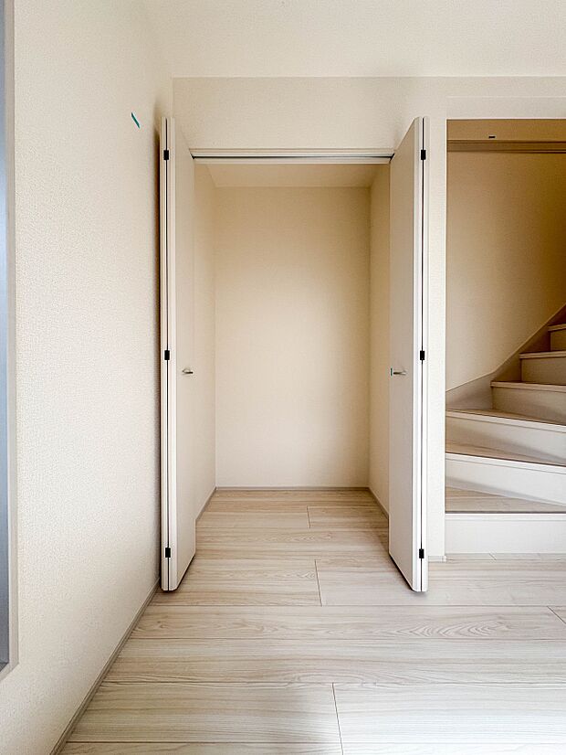 【収納】各部屋を最大限に広く使って頂ける様、全居住スペースに収納付。プライベートルームはゆったりと快適に。