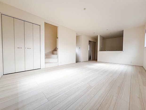 【LDK18帖】インテリアショップで見掛けた「あの家具」も置ける、ゆったりとした空間。時に広さが上質な寛ぎの時間になる事も。