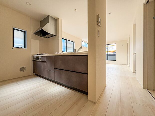 【LDK18帖】ホームパーティーでもゲストと一緒に料理を楽しみながら楽しい時間を過ごせそう。