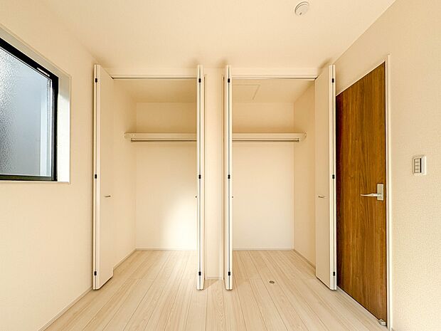 【収納】各部屋を最大限に広く使って頂ける様、全居住スペースに収納付。プライベートルームはゆったりと快適に。