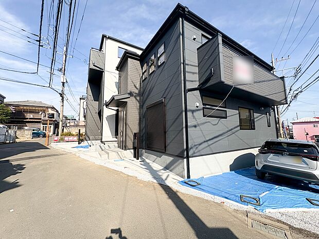 【現地】陽あたりの良さは必須条件。家族の温かさと陽光の暖かさ、楽しい毎日と明るい未来を予感させる。