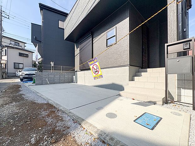 【駐車場】毎日の生活にマイカーが必須という方は、購入を検討する際、駐車場があることは大事な条件です。毎日の通勤や家族の送迎、買い物やお出かけなどクルマのある暮らしを満喫したい方は要チェック。…