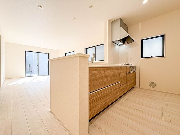 【LDK17.75帖】ホームパーティーでもゲストと一緒に料理を楽しみながら楽しい時間を過ごせそう。