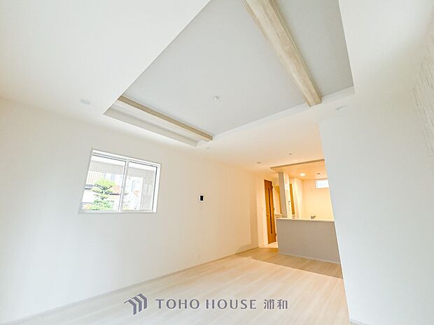 【LDK18帖】会話が弾むリビング、料理が愉しくなるキッチン、明日への活力を養うベッドルーム。家は暮らしを快適にする場所です。安らぎの日々にふさわしい最新設備・仕様を採用しました。