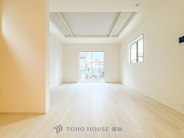 【LDK18帖】ここにはみんなが集い、食事と楽しい会話が始まる。話に夢中になりすぎて、ついつい時を忘れ夜半過ぎになってしまう。そんな束の間の幸せを感じさせてくれる場所でありたい.