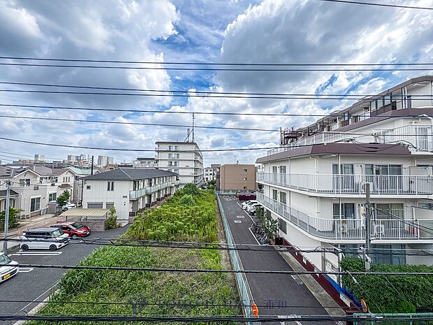 【眺望】少し優雅に、眺望の良い部屋で新生活をしてみませんか?眺望や窓からの景色が良いと、家で過ごす時間も快適です。