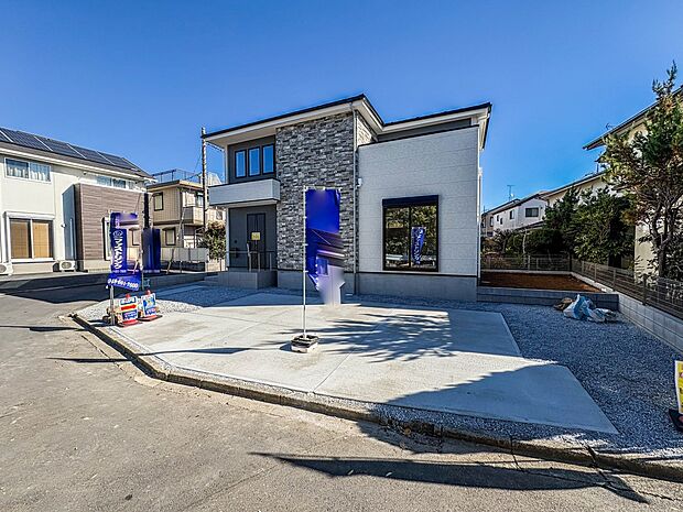 【外観】家族の温かさと陽光の暖かさ、楽しい毎日と明るい未来を予感させる「空間が織り成すひとつ先の住み心地」を演出します。