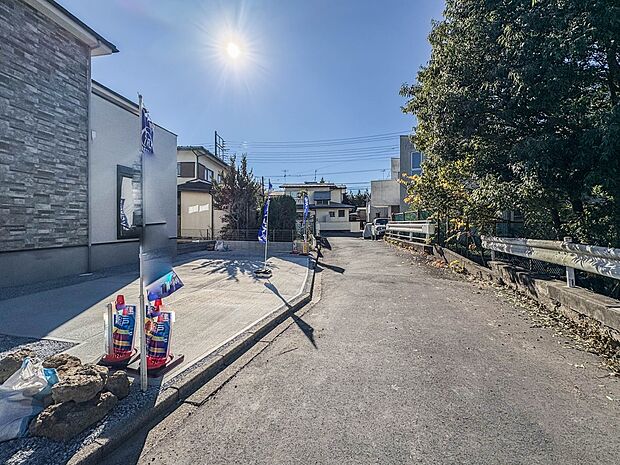 【前面道路4m】車の通行が少ないので、静かな住環境を維持することができます。