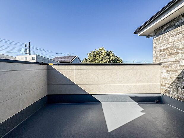 【バルコニー】  バルコニーから差し込む陽光・通風は、住環境・快適性と共に有り続ける貴重な「財産」です。