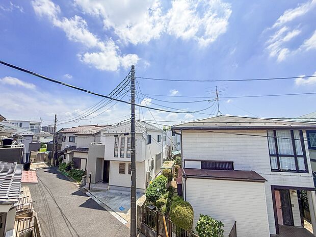 【眺望】 少し優雅に、眺望の良い部屋で新生活をしてみませんか？眺望や窓からの景色が良いと、家で過ごす時間も快適です。