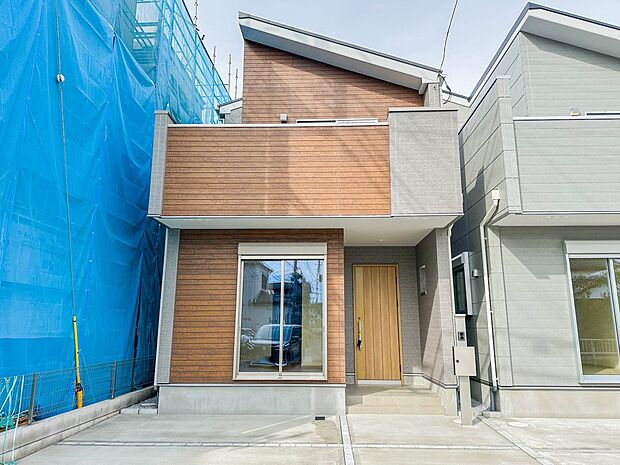 【外観-1号棟-】木の温もりをイメージさせるブラウン色の1号棟。人生でいちばん大きなお買い物ですので、ゆっくりご見学ください。ネット上の画像と実際の見学では、リアル感がまるで違います。