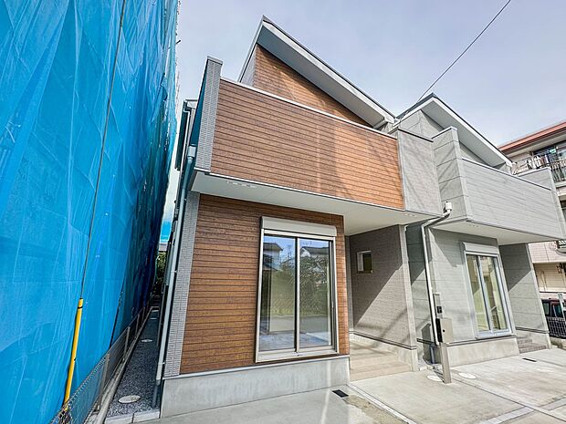 【外観-1号棟-】陽当りや通風性など各所に施された工夫で住みやすさを実現。部屋の大きさや周辺環境・街並など、資料には掲載していない情報が現地にはたくさんございます。是非ご確認下さい。