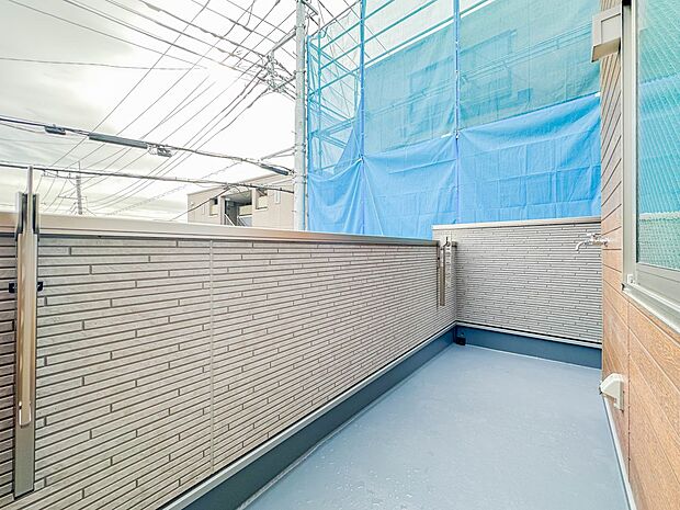 【バルコニー】バルコニーから差し込む陽光・通風は、住環境・快適性と共に有り続ける貴重な「財産」です。