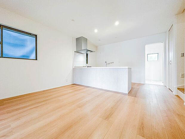 【ダイニング】愛を感じる、幸せを想う、心地よさを受けとる家の各スペースや各お部屋のさまざまな設備。人として日々の暮らしを先へすすめる設備・仕様を採用しています。