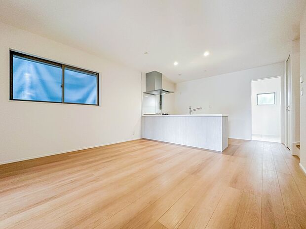 【リビングダイニング】しっかりとした広さがあるのでルームメイク自由自在！