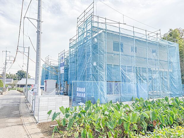 1号棟【外観】こちらの物件が少しでも気になるようでしたら、お気軽にお問合せください。人生でいちばん大きなお買い物ですので、ゆっくりご見学ください。ネット上の画像と実際の見学では、リアル感がま…