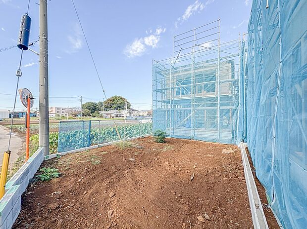 1号棟【庭】庭がある戸建てに住む楽しみのひとつは、自分たちの好みに合わせて、家庭菜園や庭づくりができることでしょう。自由自在に庭をコーディネートしてみませんか！