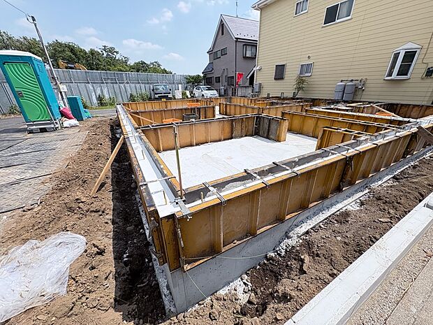 【外観】家族の温かさと陽光の暖かさ、楽しい毎日と明るい未来を予感させる「空間が織り成すひとつ先の住み心地」を演出します。