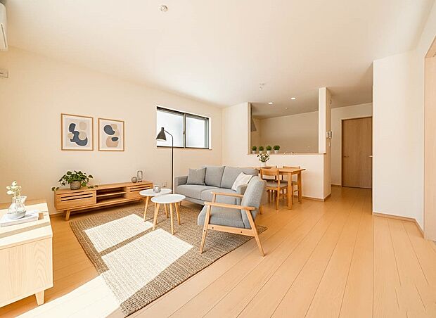 【リビング　16.12帖】  整然とした空間演出、快適な理想の暮らしの実現は家のみの拘りではなく、そこで暮らす方々にとって素敵な環境であることも挙げられると思います。四季折々の変化が奏でる鼓…