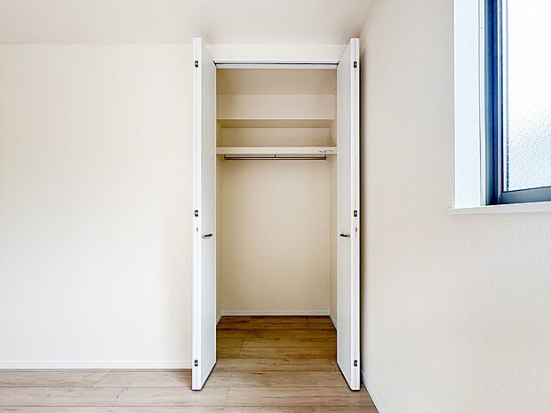 【収納】各部屋を最大限に広く使って頂ける様、全居住スペースに収納付。プライベートルームはゆったりと快適に。