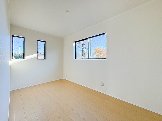 B号棟【子供部屋】お子様のお部屋にぴったりなクロークを備えたフローリング仕様の洋室です。