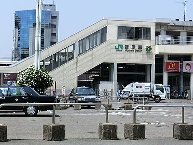 駅 1700m 宮原駅(昭和23年に開業したJR東日本の高崎線の駅です。新宿湘南ラインと上野東京ラインが通っていますが、湘南新宿ラインの快速だけが停車します。駅前にはロータリーがあり、交番や…