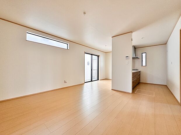 【LDK-15.75帖】明るく開放的な空間が広がるLDK。大きめのLDKはそれだけで心が和みます。