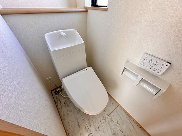 【トイレ】トイレ・ウォシュレット付。快適で衛生的な洗浄機能付温水シャワートイレです。