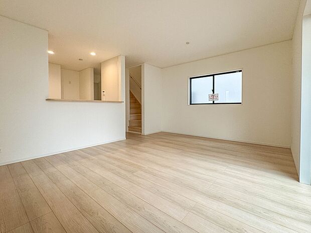 2号棟【LDK15.5帖】忙しい朝でも家族揃って食事をしたいゆとりあるダイニングスペース。