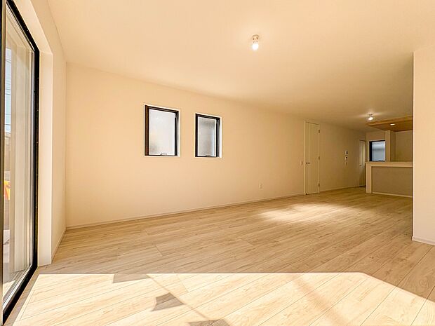 【LDK 19.7帖】光が溢れ、風も溢れ、居心地のよい住空間、自然体で過ごせる住空間にリビングを。