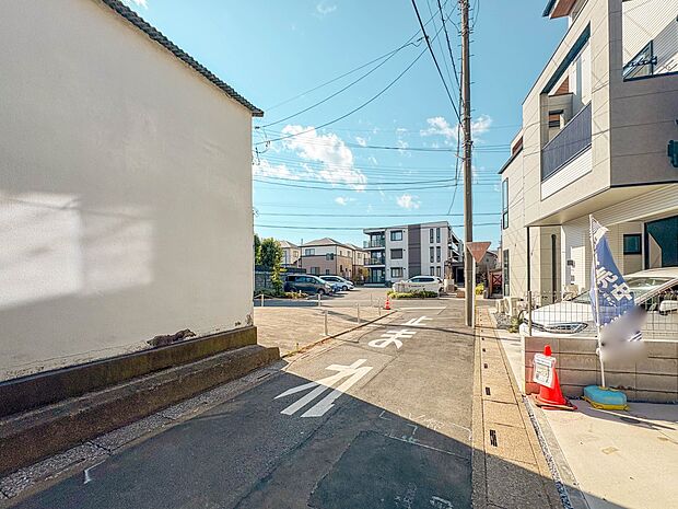 【前面道路4ｍ】車の通行が少ないので、静かな住環境を維持することができます。