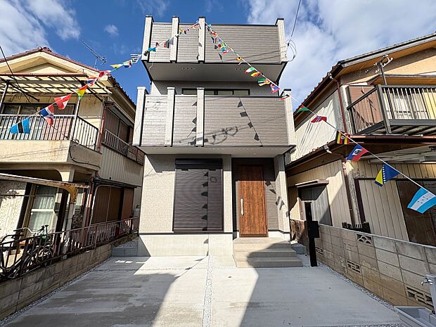 【現地外観】陽当りや通風性など各所に施された工夫で住みやすさを実現。部屋の大きさや周辺環境・街並など、資料には掲載していない情報が現地にはたくさんございます。是非ご確認下さい。