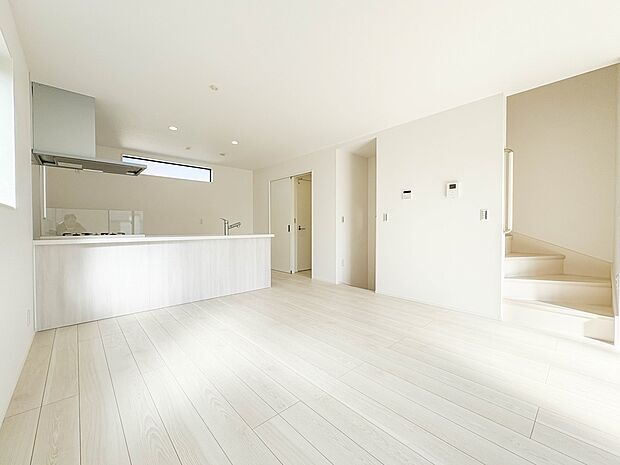 【LDK19.7帖】忙しい朝でも家族揃って食事をしたいゆとりあるダイニングスペース。