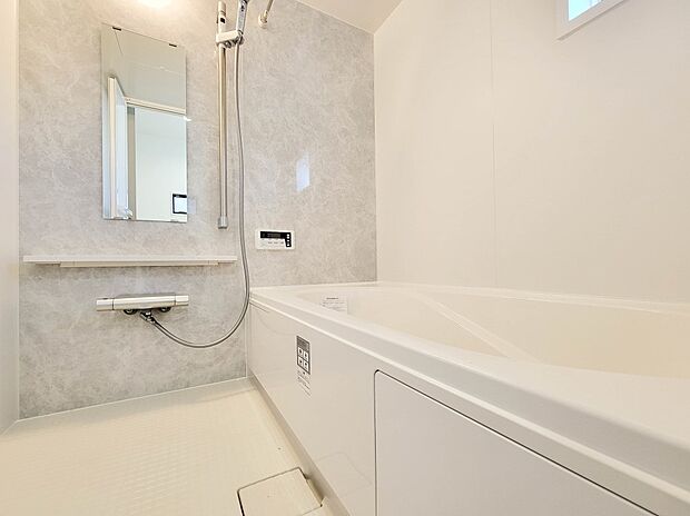 1号棟【浴室】一日の疲れを癒してくれるお風呂空間。使いやすさと上質な質感を両立して、単なる習慣から特別な時間に変わるはず。