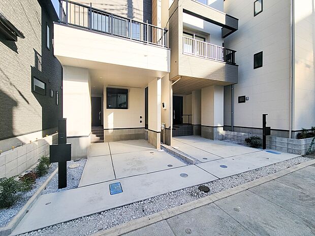 1号棟【駐車場】毎日の生活にマイカーが必須という方は、購入を検討する際、駐車場があることは大事な条件です。