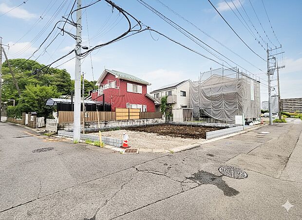 【外観】家族の温かさと陽光の暖かさ、楽しい毎日と明るい未来を予感させる「空間が織り成すひとつ先の住み心地」を演出します。