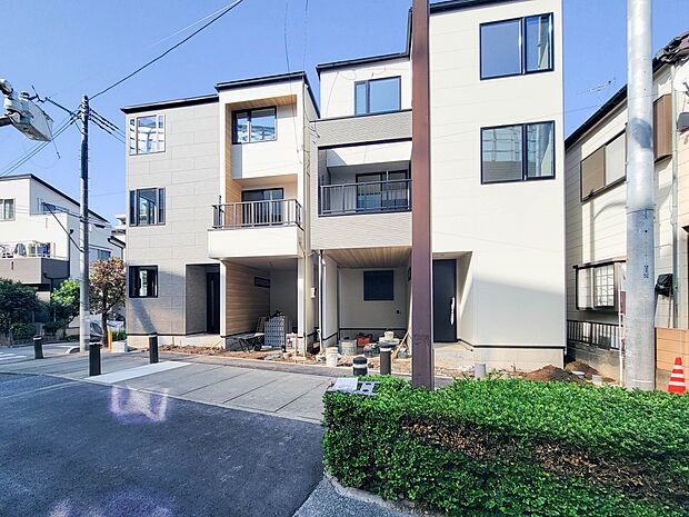 2号棟【前面道路】道路幅員/西側公道8.2ｍ、南側公道6.58ｍ