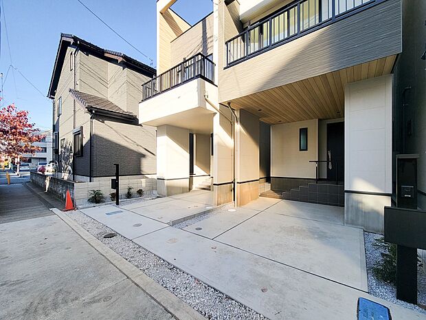 2号棟【駐車場】日々の暮らしにマイカーが必要。そんな方は物件の購入条件に駐車場は必須です。通勤に、家族のお迎えに、お買物に、おでかけに、クルマライフを楽しみたい方に。