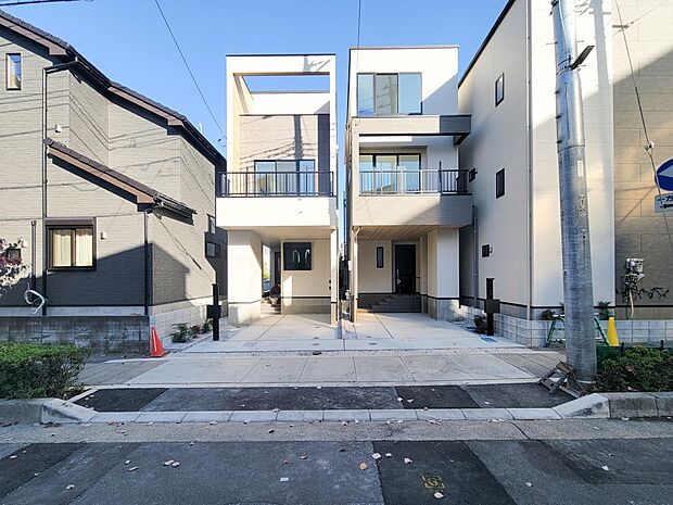 2号棟【外観】こちらの物件に少しでもご興味がありましたら、お気軽にお電話下さい。ネット上で「見えない物」「わからない事」でも、実際にご見学いただくことで、手に取るようにおわかりいただけるはず…