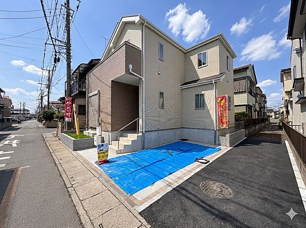 【前面道路含む外観】全居室洋室。2階は3つの洋室を配置。お子様の成長に合わせて柔軟に使える、使い勝手の良いプライベート空間です。