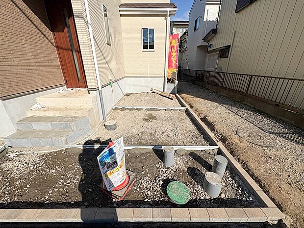 【駐車場】毎日の生活にマイカーが必須という方は、購入を検討する際、駐車場があることは大事な条件です。毎日の通勤や家族の送迎、買い物やお出かけなどクルマのある暮らしを満喫したい方は要チェック。…