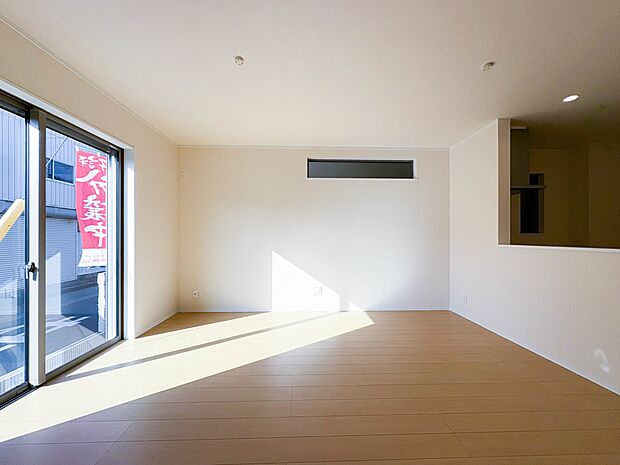 【LDK15帖】会話でホッとコミュニケーションできるリビング。料理でホッとハピネスになるキッチンなど。人をホッとさせる最新設備・仕様を採用しています。