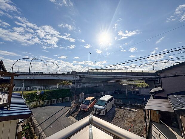 【眺望】眺望や窓からの景色が良いと、家で過ごす時間も快適です。