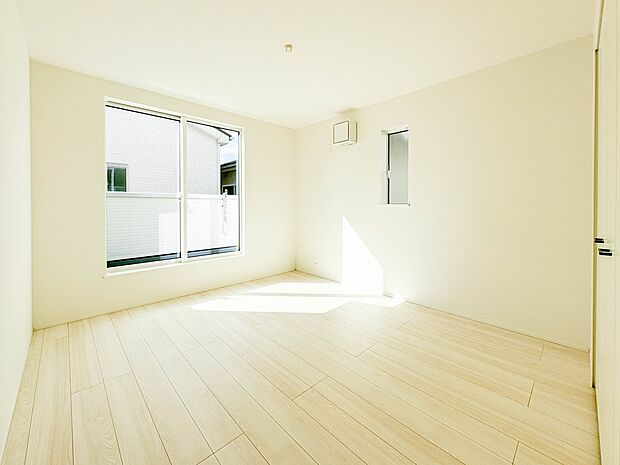 【寝室】充実した生活は伸びやかな居室空間から始まります。快適に・伸びやかに。心の潤いを求める方々へ。