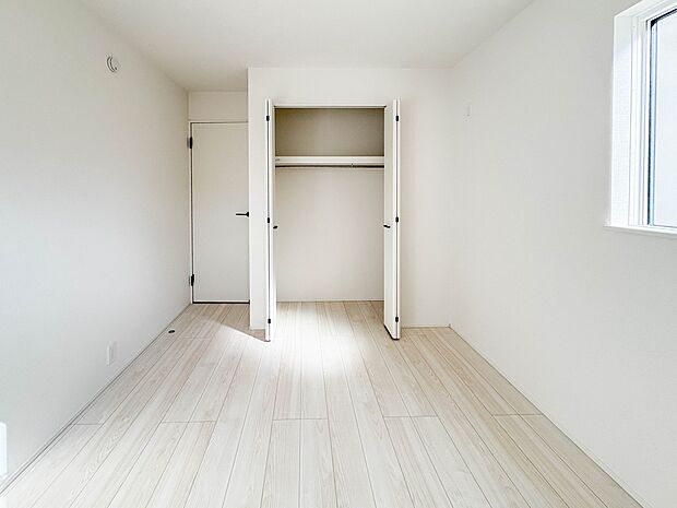 【収納】限られたスペースを有効に活用できる壁面クローゼット。