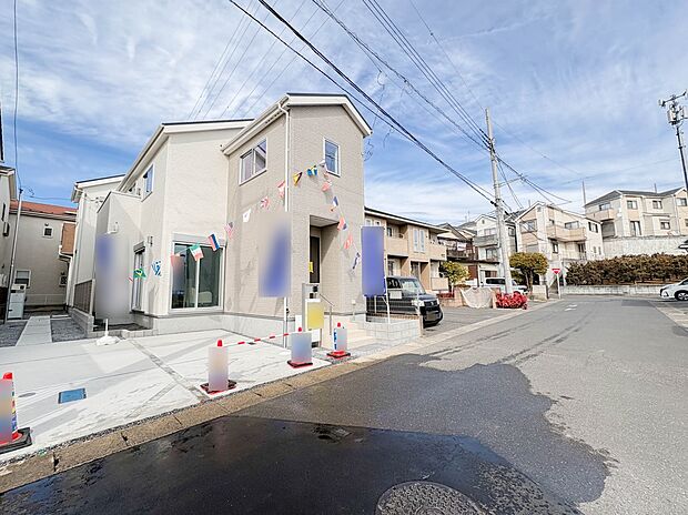 【前面道路】車の通行が少ないので、静かな住環境を維持することができます。