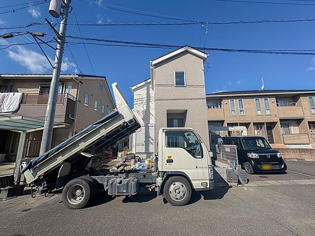 【外観】こちらの物件に少しでもご興味がありましたら、お気軽にお電話下さい。ネット上で「見えない物」「わからない事」でも、実際にご見学いただくことで、手に取るようにおわかりいただけるはずです。…