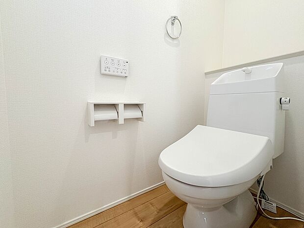 【トイレ】トイレ・ウォシュレット付。快適で衛生的な洗浄機能付温水シャワートイレです。